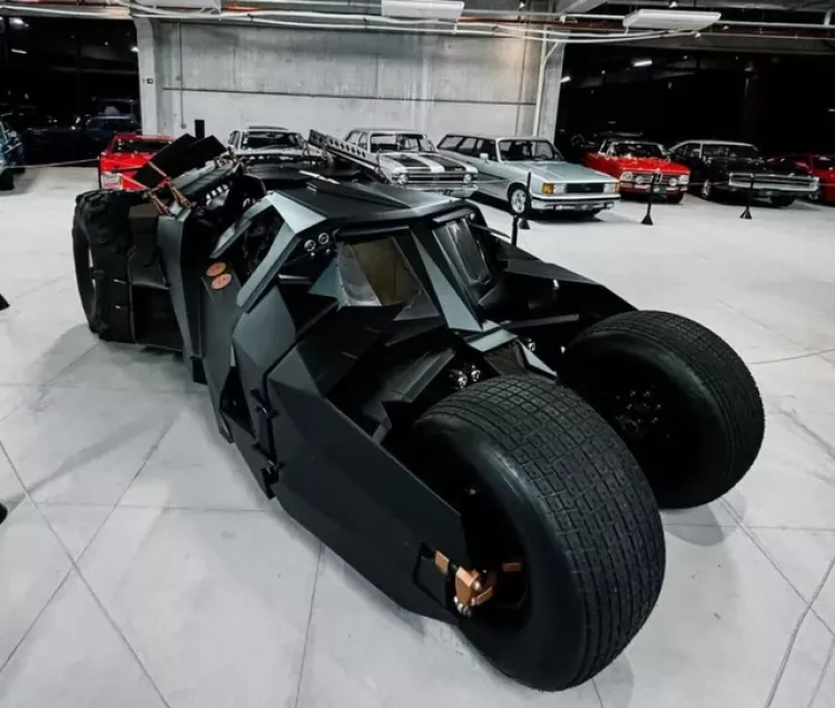 Neymar, Batman'in Batmobile aracını 1.5 milyon dolara satın aldı 2