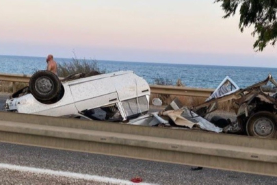 Otomobil bariyerlere çarptı: 1 ölü, 1 yaralı   