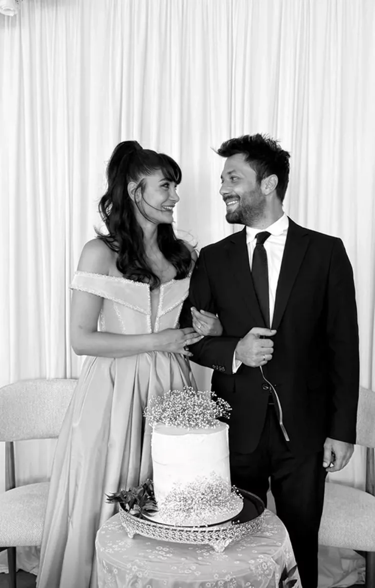 Akasya Durağı'nın 'Zeyno'su Sitare Akbaş müzisyen Cengiz Orhonlu ile evliliğe ilk adımı attı 3