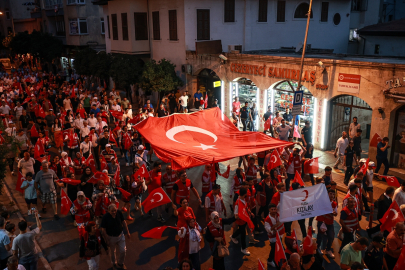 Mersin'de 15 Temmuz Anma Yürüyüşü ve Demokrasi Nöbeti düzenlendi