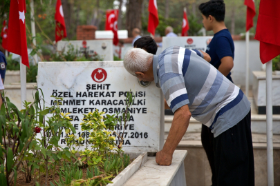 Mersin ve Osmaniye'de 15 Temmuz şehitleri mezarları başında anıldı