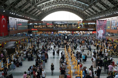 15 Temmuz tatili rekor getirdi: Sabiha Gökçen'de bir günde 147 bin yolcu ile tarihi zirve