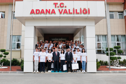 2025 LGS’de tam puan alan öğrenciler Adana Valisi Köşger ile buluştu