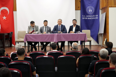 Adana’da antrenörlerle bir araya gelinerek spor faaliyetleri masaya yatırıldı