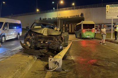 Arnavutköy’de otomobil direğe çarptı: 1’i çocuk 2 yaralı