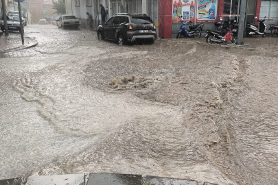 Denizli Tavas’ta sağanak ve dolu yağışı su taşkınlarına neden oldu