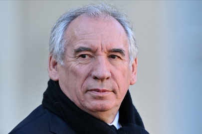 Fransa'da dev kemer sıkma paketi: Başbakan Bayrou iki ulusal bayramın kaldırılmasını önerdi