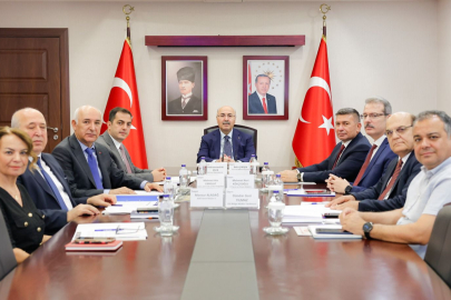 Karaisalı’da tavuk çiftliklerinin çevre ve ruhsat sorunları masaya yatırıldı