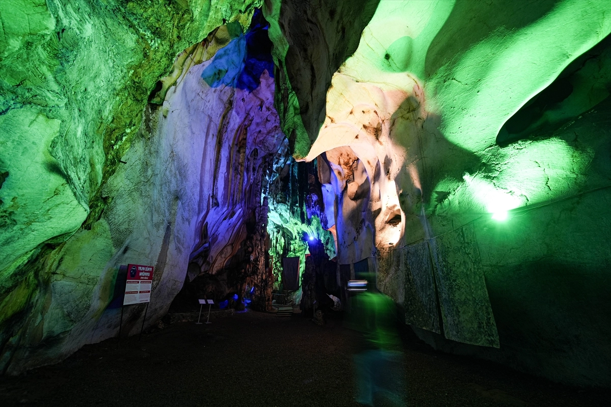 Antalya’nın gizemli güzelliği: Yalan Dünya Mağarası