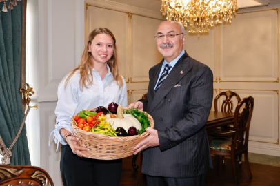 Adana Valisi Köşger, genç girişimci çiftçilerle bir araya geldi