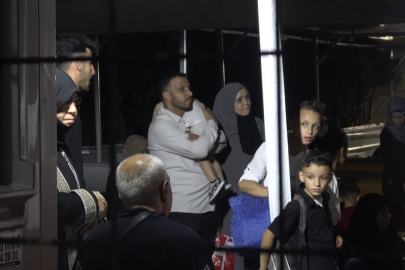 Kilis Öncüpınar Gümrük Kapısı’nda Suriyeli sığınmacıların geri dönüşü sürüyor