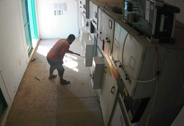 Trafoya Michael Jackson kılığında girdiler Mardin'deki ilginç kaçak elektrik girişimleri kameralara yansıdı 2