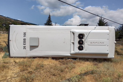 Eskişehir’de belediye otobüsü devrildi: 3 yaralı