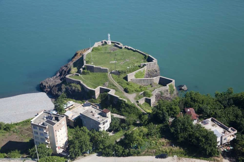 Karadeniz'in Mavisine Nazar Bir Kartal Yuvası: Eynesil Kalesi