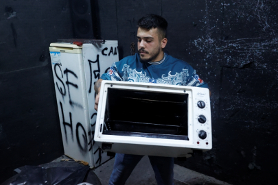 Mersin’de “Öfke Odası” açıldı: Stresi cam kırarak atıyorlar