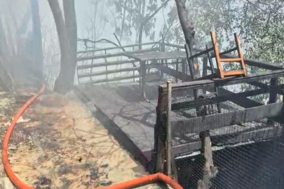 Sultangazi’de otluk alanda çıkan yangın 2 gecekonduya sıçradı