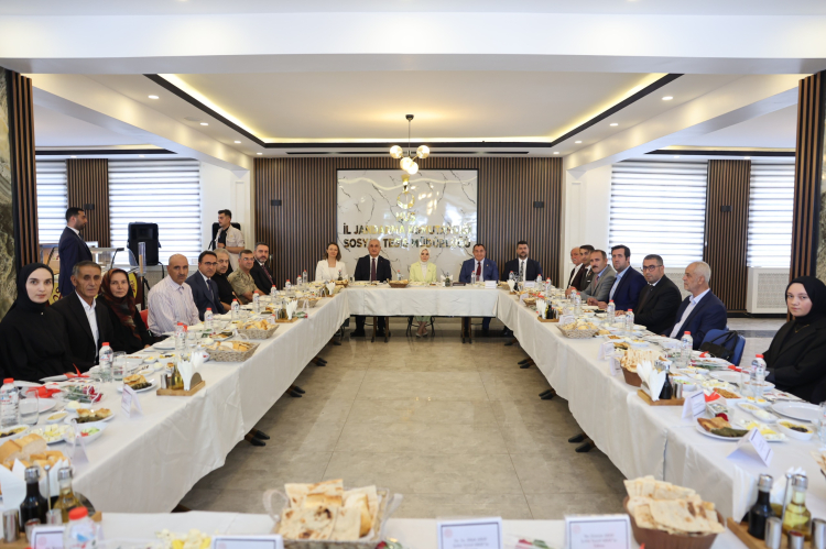 Bakan Göktaş, şehit aileleri ve gazilerle “Terörsüz Türkiye” sürecini paylaştı