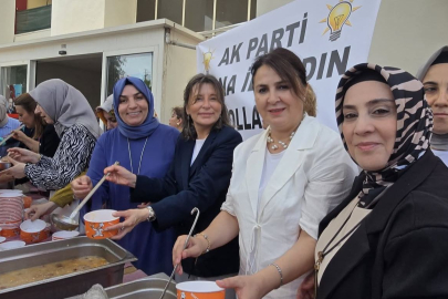AK Parti Adana İl Kadın Kolları, Çukurova Devlet Hastanesi’nde hasta yakınlarına aşure ikram etti