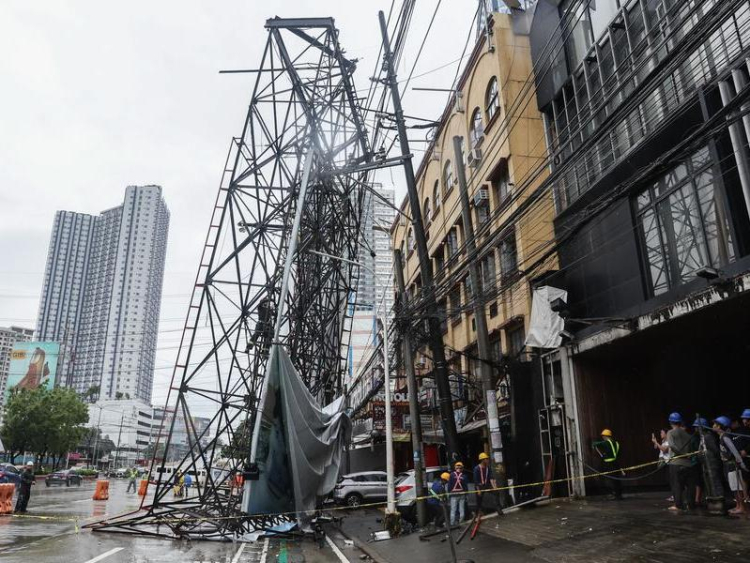 Hong Kong'da hayatı felç eden Wipha tayfunu Çin kıyılarına ulaştı 26 yaralı 2