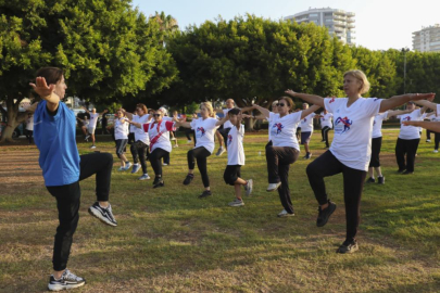 Mersin’de ‘Harekete Devam’ projesiyle sabah sporları deniz kenarında başlıyor