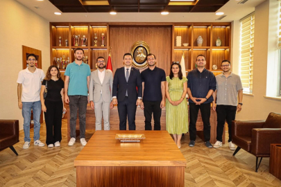 Adana Barosu’nda geleceğin hukukçularına destek buluşması