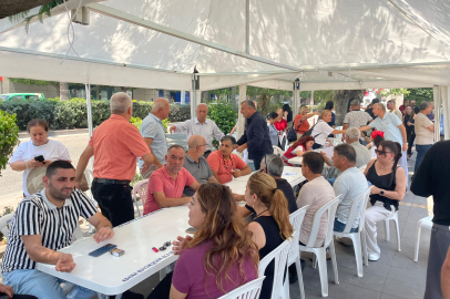 CHP Adana İl Başkanlığı, tutuklanan belediye başkanları için ‘Adalet Nöbeti’ne başladı