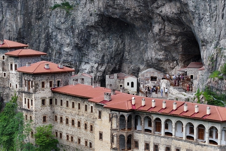 Sümela Manastırı nerede? Neden bu kadar ünlü? Kim yaptı? Bütün detaylar...