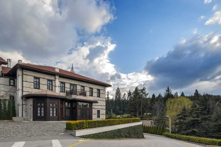 CUMHURİYET'İN KARARGAHI: ATATÜRK MÜZE KÖŞKÜ ZİYARETÇİLERİNİ TARİHTE BİR YOLCULUĞA ÇIKARIYOR