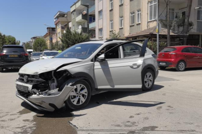 İnegöl'de zincirleme kaza: 1'i komiser 5 yaralı