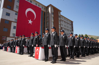 Polis Akademisi mezuniyetinde sürpriz evlilik teklifleriyle duygu dolu anlar!