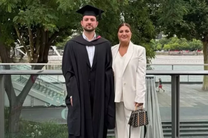 Sibel Can’ın oğlu Emir Aksüt Londra’da mezuniyet sevincini yaşadı