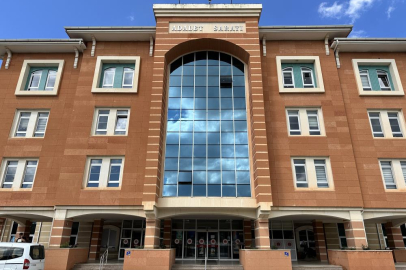 Torununu bıçaklayan dedenin yargılanmasına devam edildi