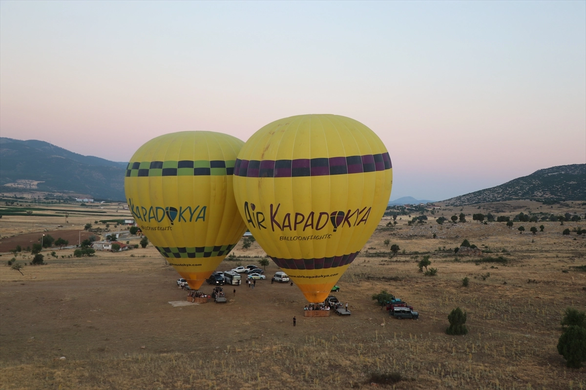 Burdur'da sıcak hava balonları Salda Gölü manzarası eşliğinde havalandı