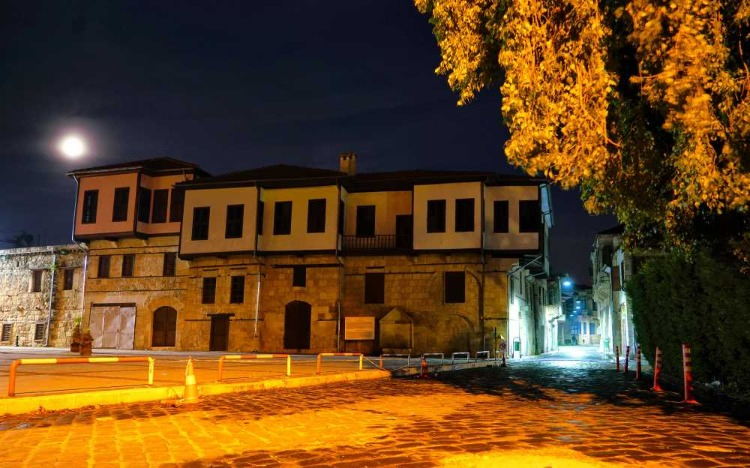 TARİHİ DOKUNUN MODERN YAŞAMLA BULUŞMASI