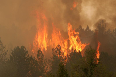 Karabük’te orman yangını devam ediyor: Yoğun duman havadan müdahaleyi zorlaştırıyor
