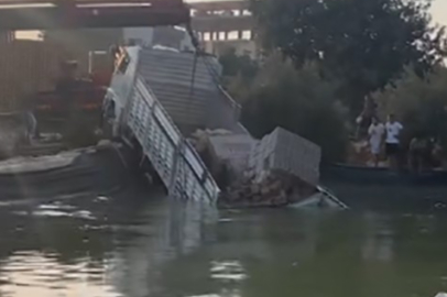 Mersin Erdemli’de freni patlayan kamyon sulama havuzuna düştü