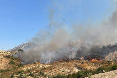 Antalya'da kırmızı alarm: 3 ilçede birden orman yangını çıktı, yerleşim yerleri tahliye ediliyor