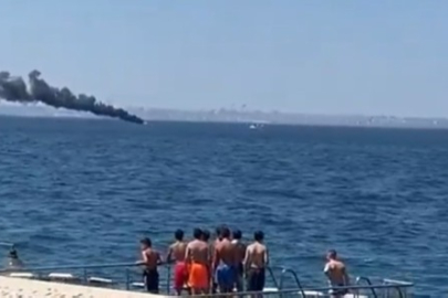 Kınalıada açıklarında lüks yat alevlere teslim oldu: Yolcular denize atladı