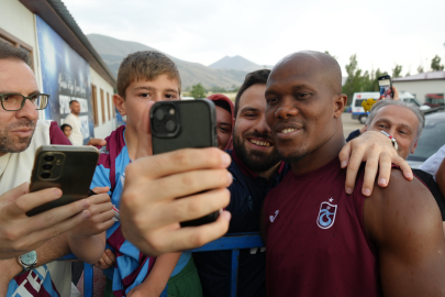 Trabzonspor Teknik Heyeti ve Oyuncuları Erzurum’da Taraftarlarla Buluştu