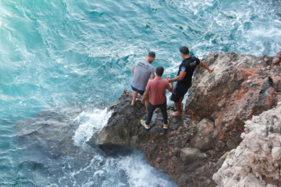Antalya’da falezlerde intihar girişimi!