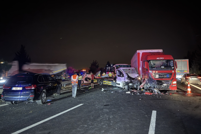 Adana TAG Otoyolu'nda zincirleme kaza: 8 kişi yaralandı