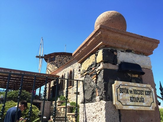 Sevim ve Necdet Kent Kent Kitaplığı