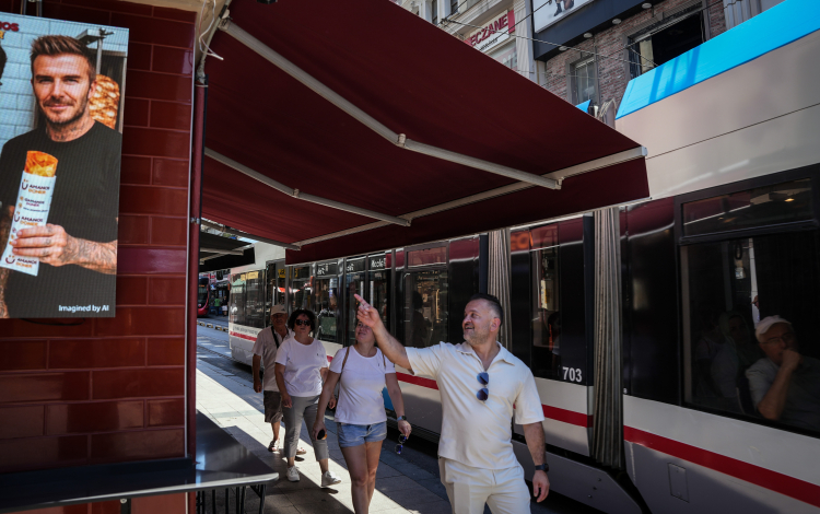 İstanbul’da dönerciden yapay zekalı reklam atağı Zuckerberg, Snoop Dogg ve Beckham döner yerken! 2