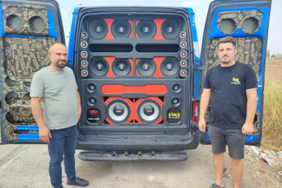 Adana’da 160 desibellik ses sistemi şaşkına çevirdi