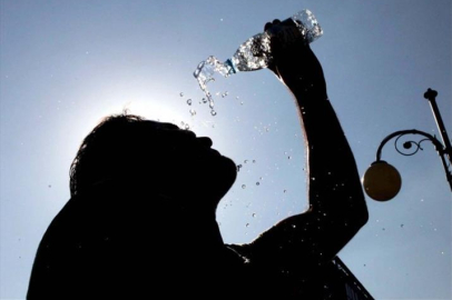 Adana İl Sağlık Müdürlüğü aşırı sıcaklarda alınacak önlemleri açıkladı