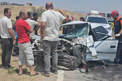 Aksaray'da otomobil ile kamyonet çarpıştı: 1 ölü, 3 yaralı