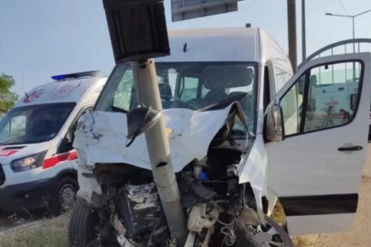 Giresun Güce'de minibüs ile otomobil çarpıştı: 13 yaralı