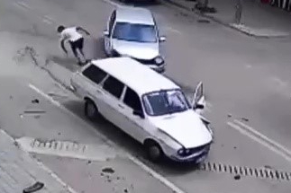 Adana Kozan’da kaza anında araçtan inip koşarak kaçtı