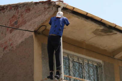 Eskişehir’de balkona asılan cansız manken mahalleliyi korkuttu: “Ceset sandık, elim ayağım titredi”