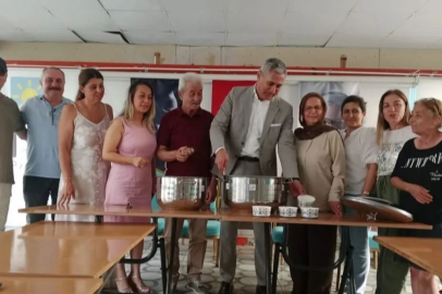 İYİ Parti Adana İl Başkanlığı’ndan Muharrem Ayı’nda esnaf ve vatandaşlara aşure ikramı